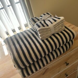 2 Pc Rachel Zoe Bath Towel Set Black and Cream Striped 100% Cotton